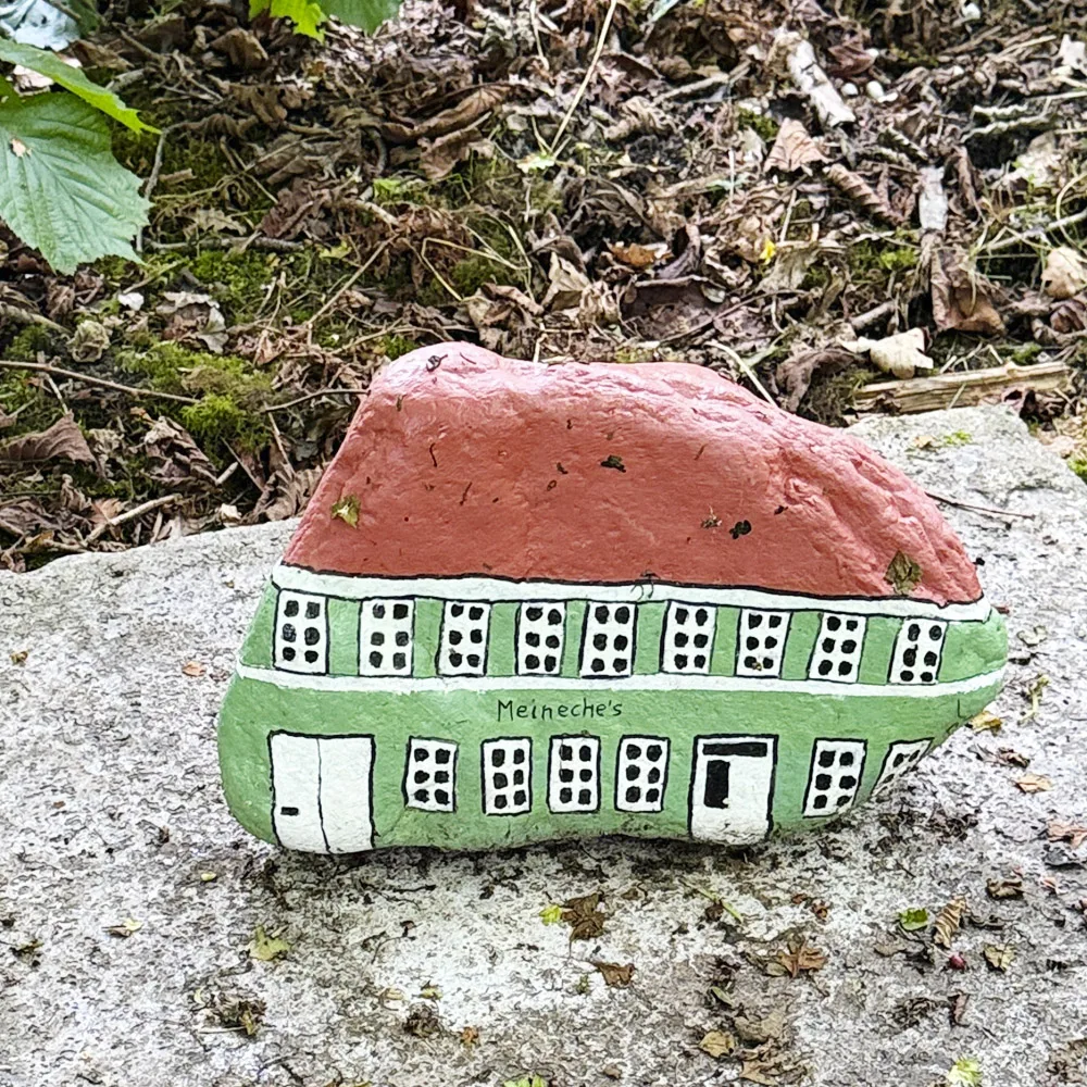 bemalet sten forestillede et hus