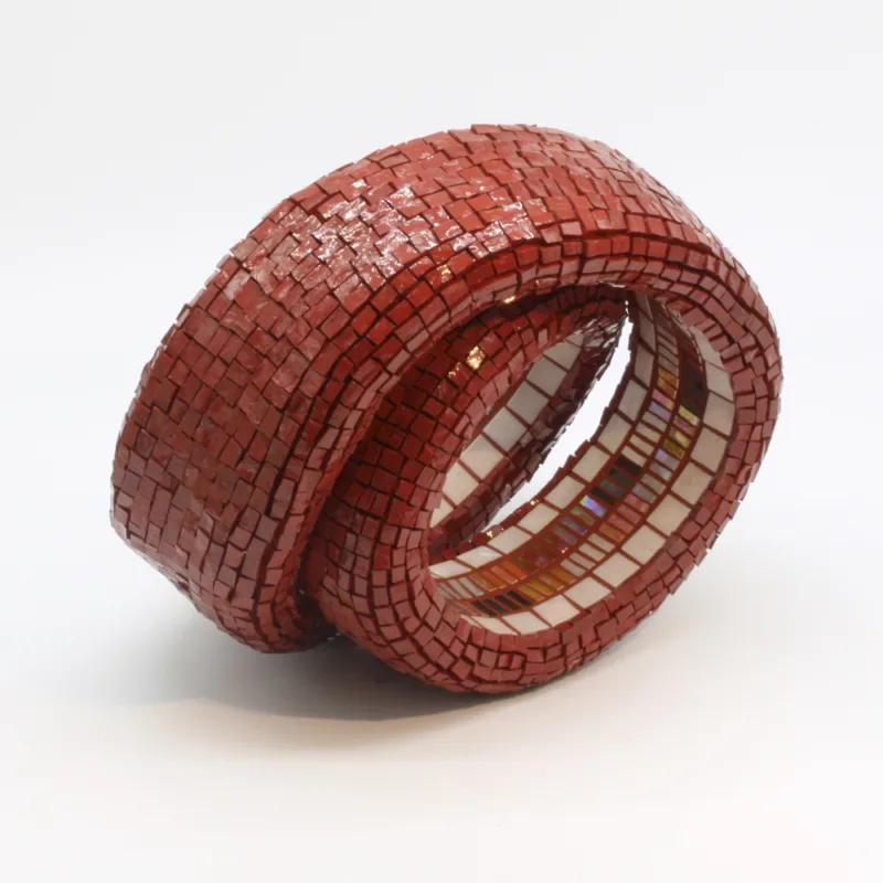 Mosaik skulptur "Twisted" af Annie Rønde Rasmussen