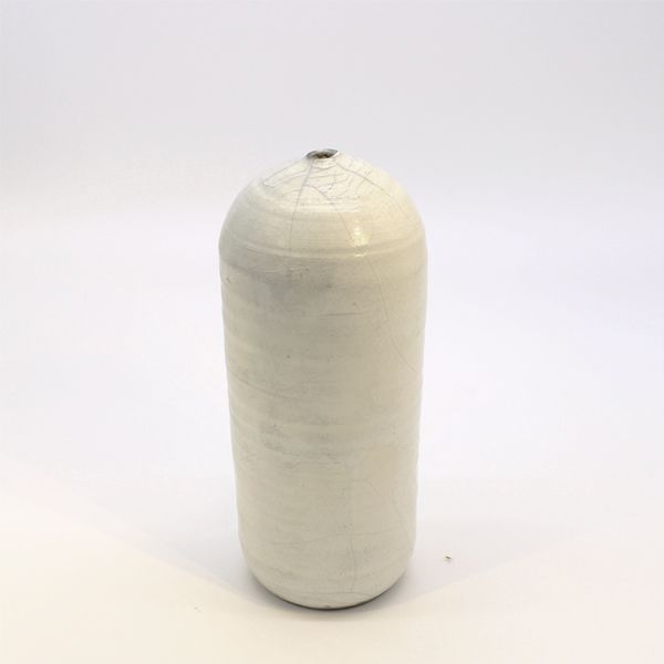 Raku brændt vase med hvid glasur
