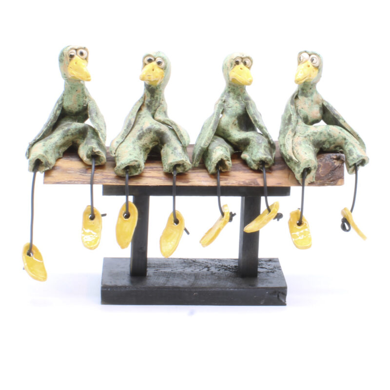 Samtalebænken. Skulptur af Berit Thrane Dirdal (B*H: 36*26 cm)