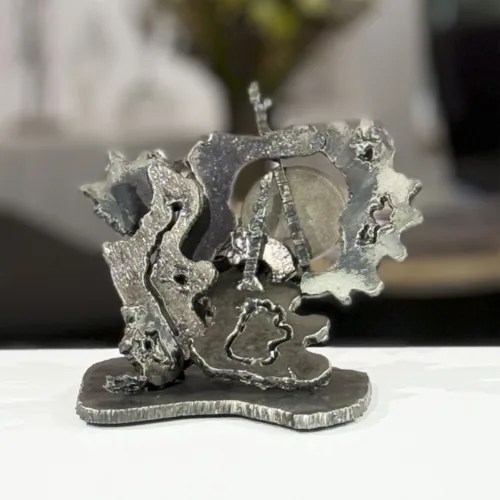 Abstrakt jernskulptur "Rising sun" af Bent Nielsen