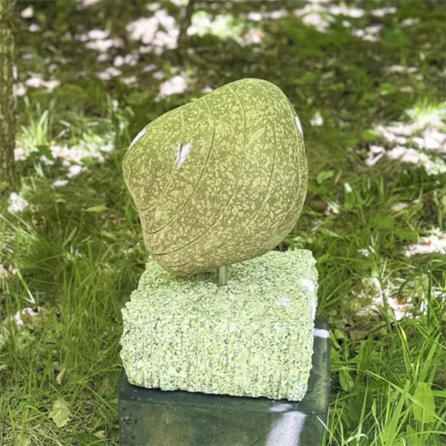 Stenskulptur "Porfyr" skabt af Bolette Isager Sørensen