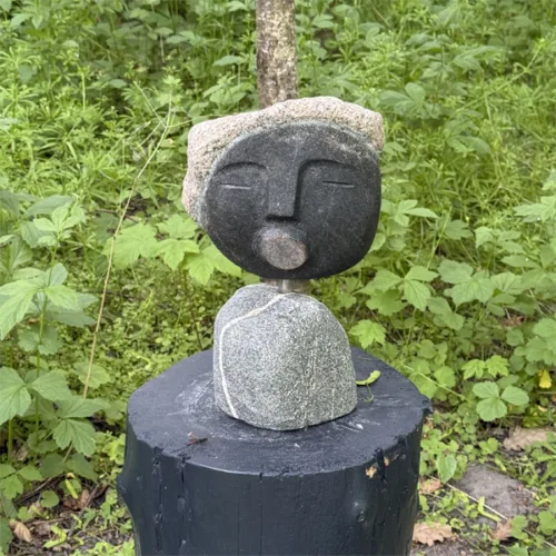 Stenskulptur "Ægteskabet" skabt af Bolette Isager Sørensen (ikke til salg)
