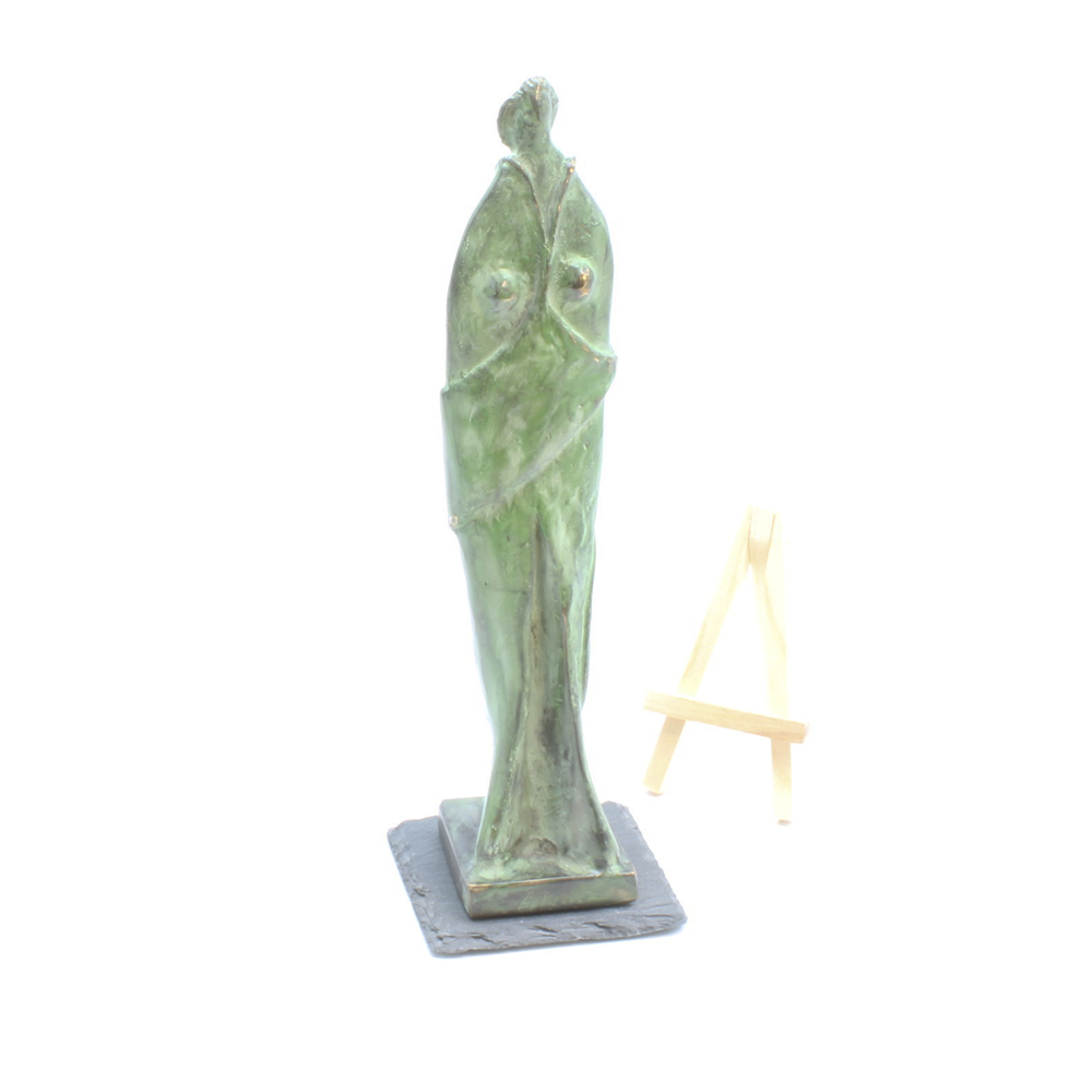 Fint klædt på. Skulptur udført af Erik Witcetz. H: 31 cm