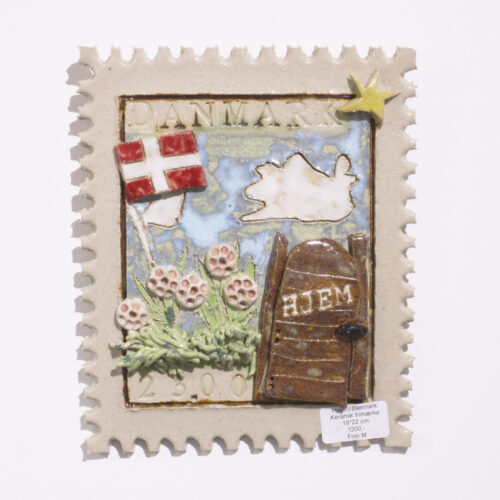 Hjem i Danmark. Skulptur/billede af Finn Møller (B*H: 18*24 cm)