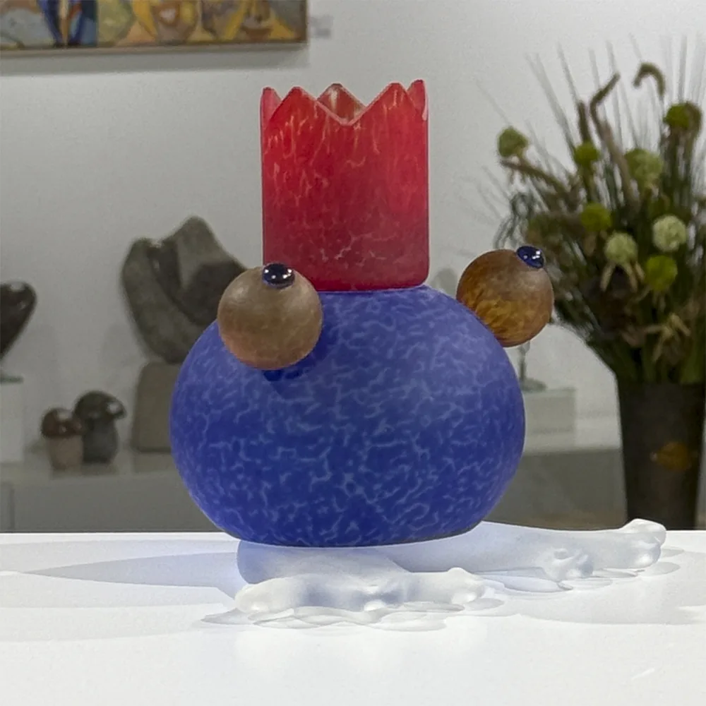Glasskulptur "King Frosch (blå)" af Borowski Glass Art