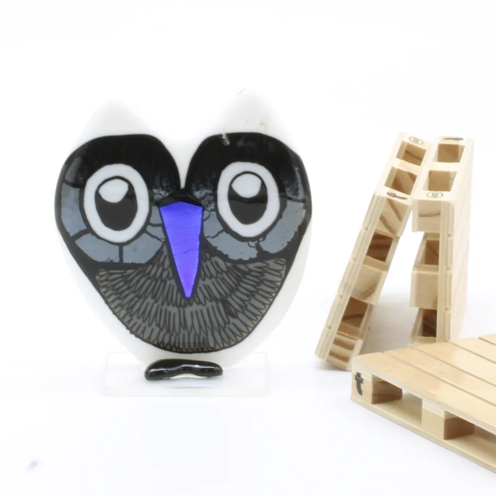 Glasfigur "Uglen Fuzz" fra Grevelsgaard glas