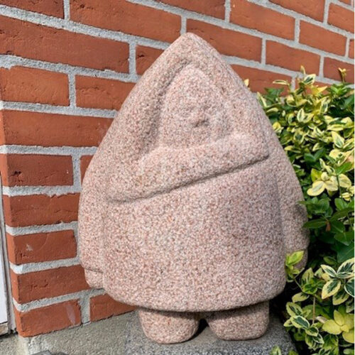 Thulemand. Stenskulptur af Karin Mikkelsen. B * H: 37 * 72 cm