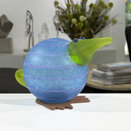 Glasskulptur "Kiwi (blå)" af Borowski Glass Art