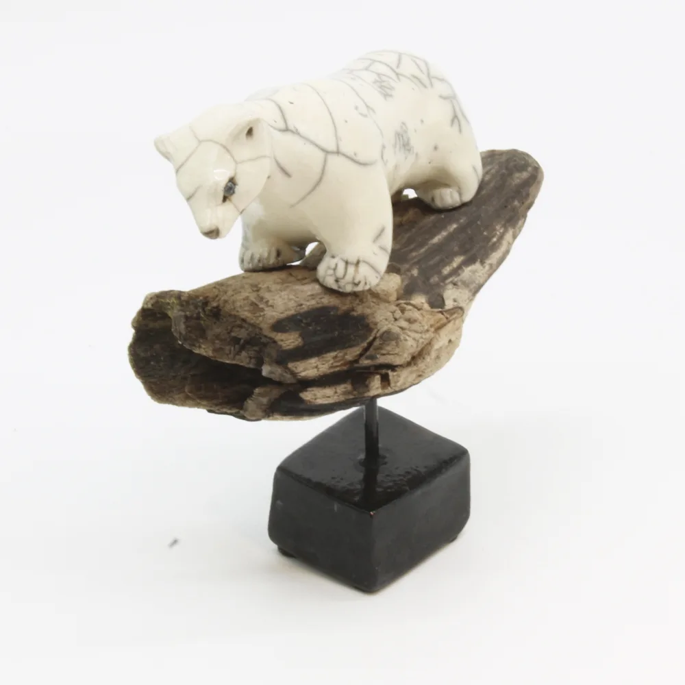 Keramik & drivtømmer skulptur "På udkik" af Lone Stouby