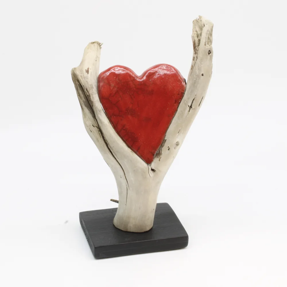Keramik & drivtømmer skulptur "Nature love" af Lone Stouby