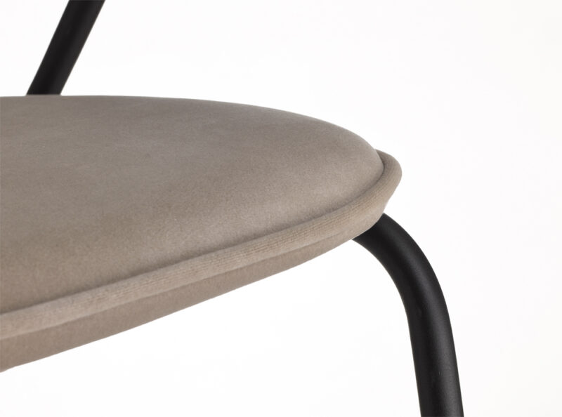 Spisebordsstol. Queen B 19002 velvet, designet af 2DOT