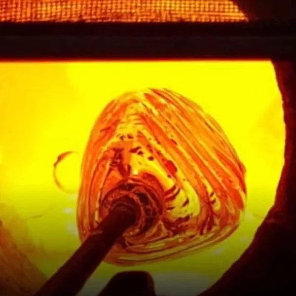 Billede visende smeltet glas på pibe