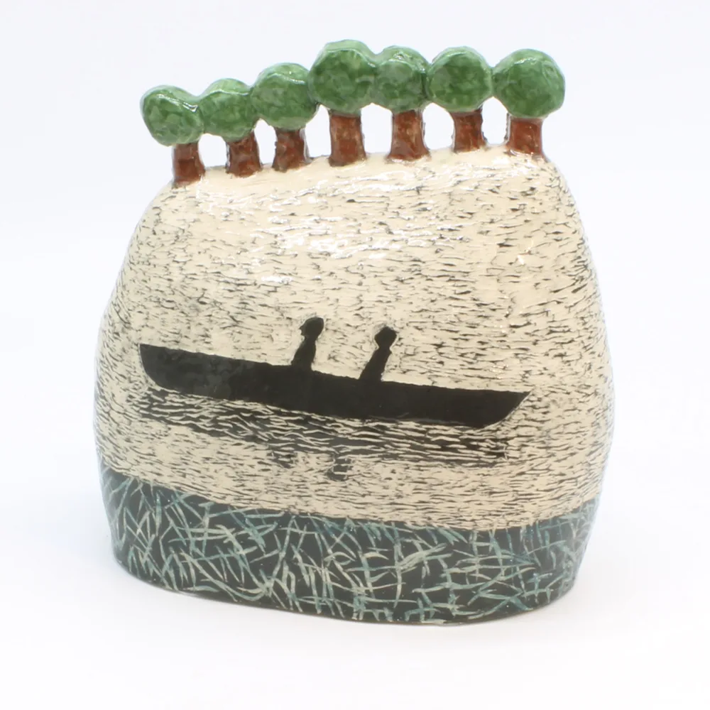 Keramik skulptur "flodrejsende" af Susanne Ullidtz. H: 26 cm